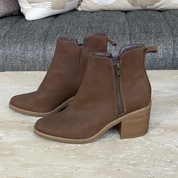 Universal Thread Ankle Boots - Picture 1 of 7